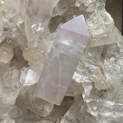 ラベンダーピンクフローライトタワー*天然石ポイント*天然石インテリア*置き物*T42