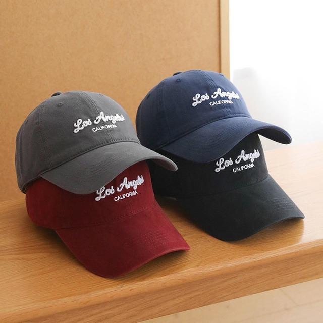筆記体ロゴ刺繍ベースボールキャップ C01021