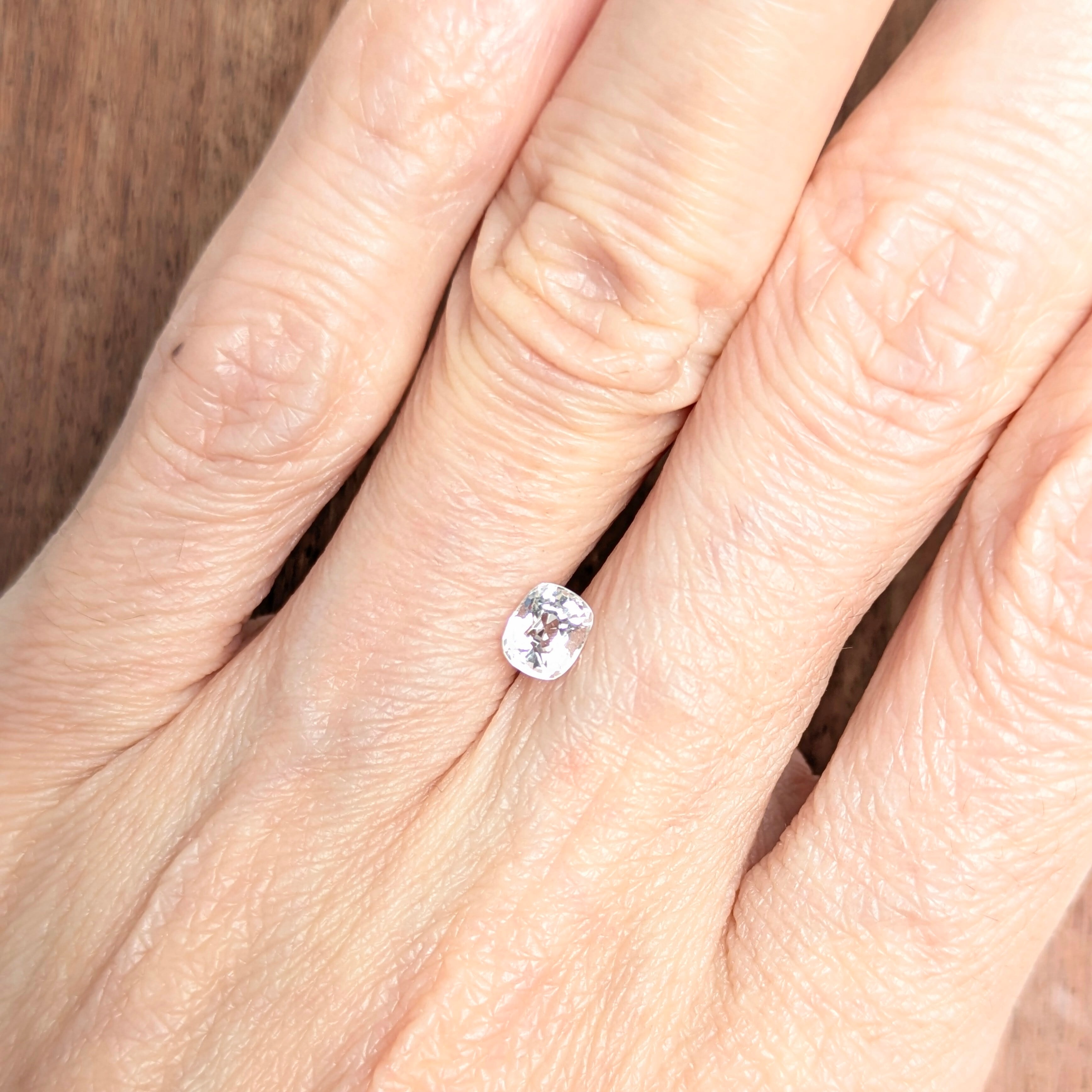 ホワイトトパーズルース ミャンマー・モゴック産【0.55ct】 PRO209165