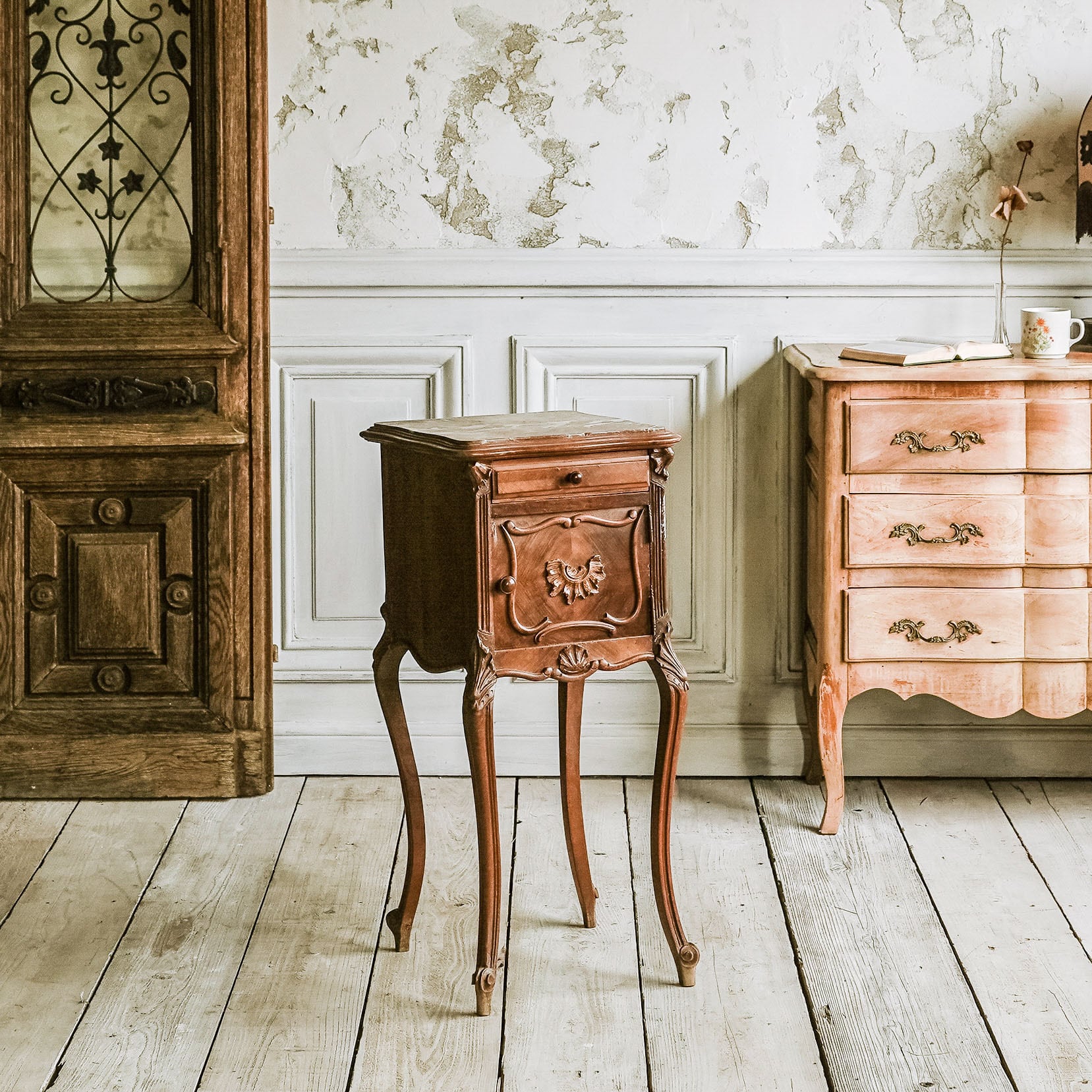 サイドチェスト/チェスト/カブリオールレッグ/大理石/引き出し/収納/ディスプレイ/アンティーク/空間装飾