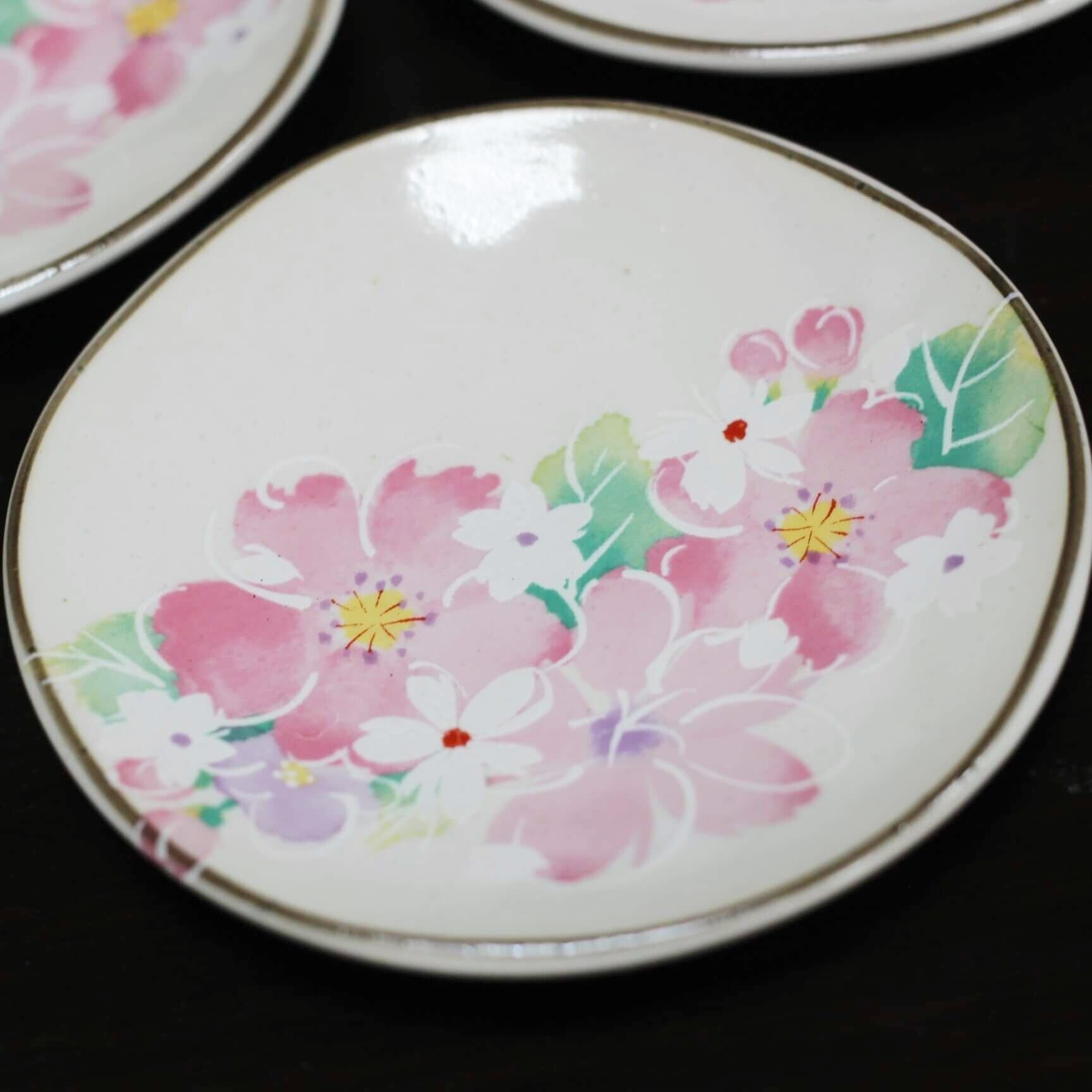 青と赤の花柄 陶器皿 6枚セット 木箱付き 青と赤の花柄 陶器皿 6枚セット 木箱付き