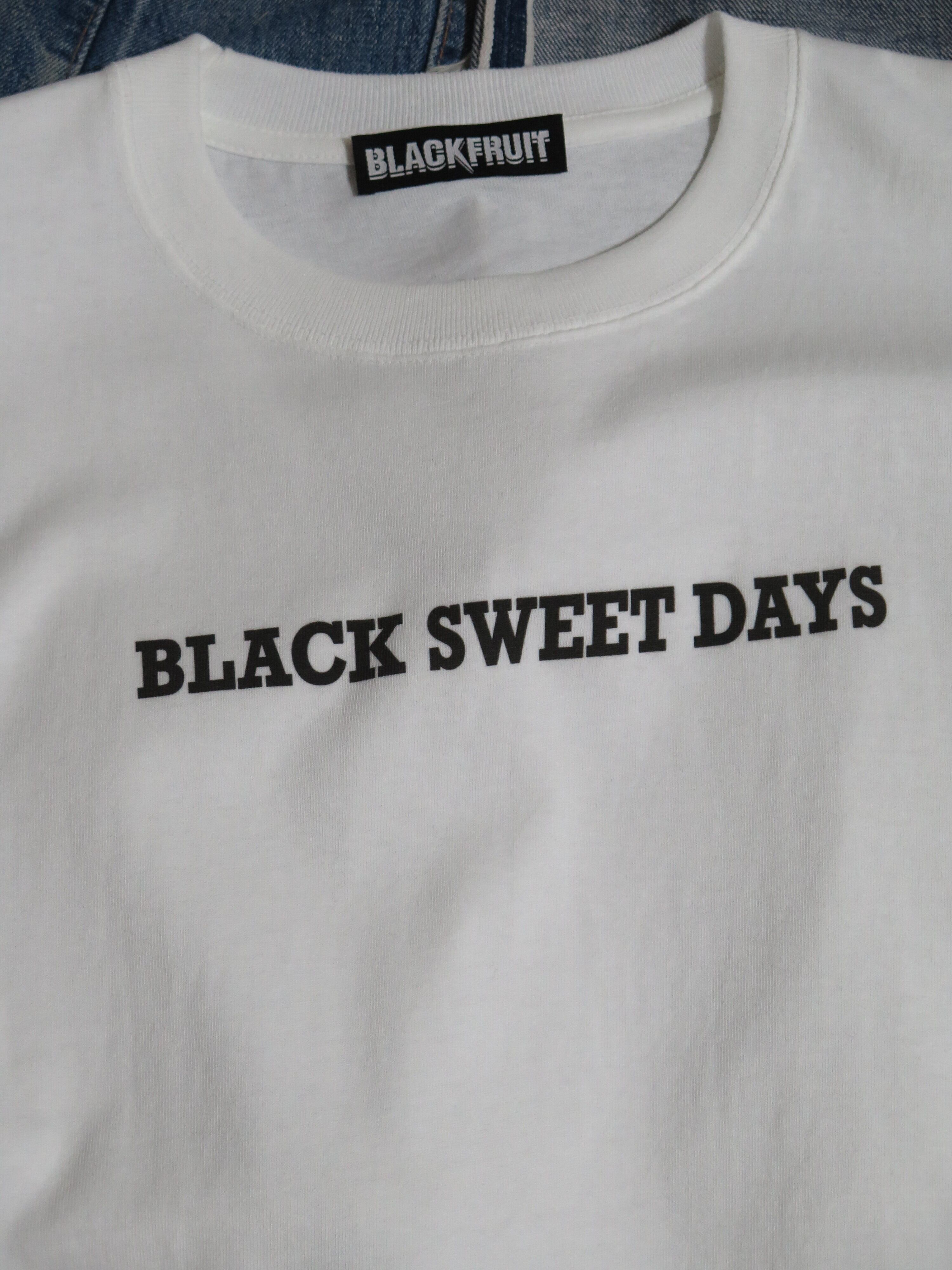 “BLACK SWEET DAYS” PRINTED WHITE TEE | BLACKFRUIT powered by BASE