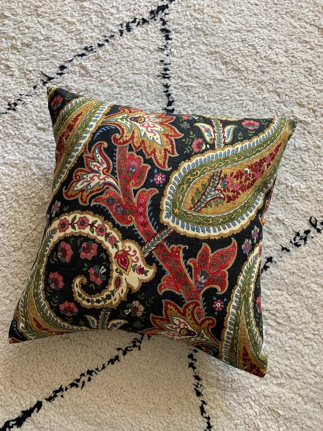 再入荷　ペイズリーリネン45×45クッション