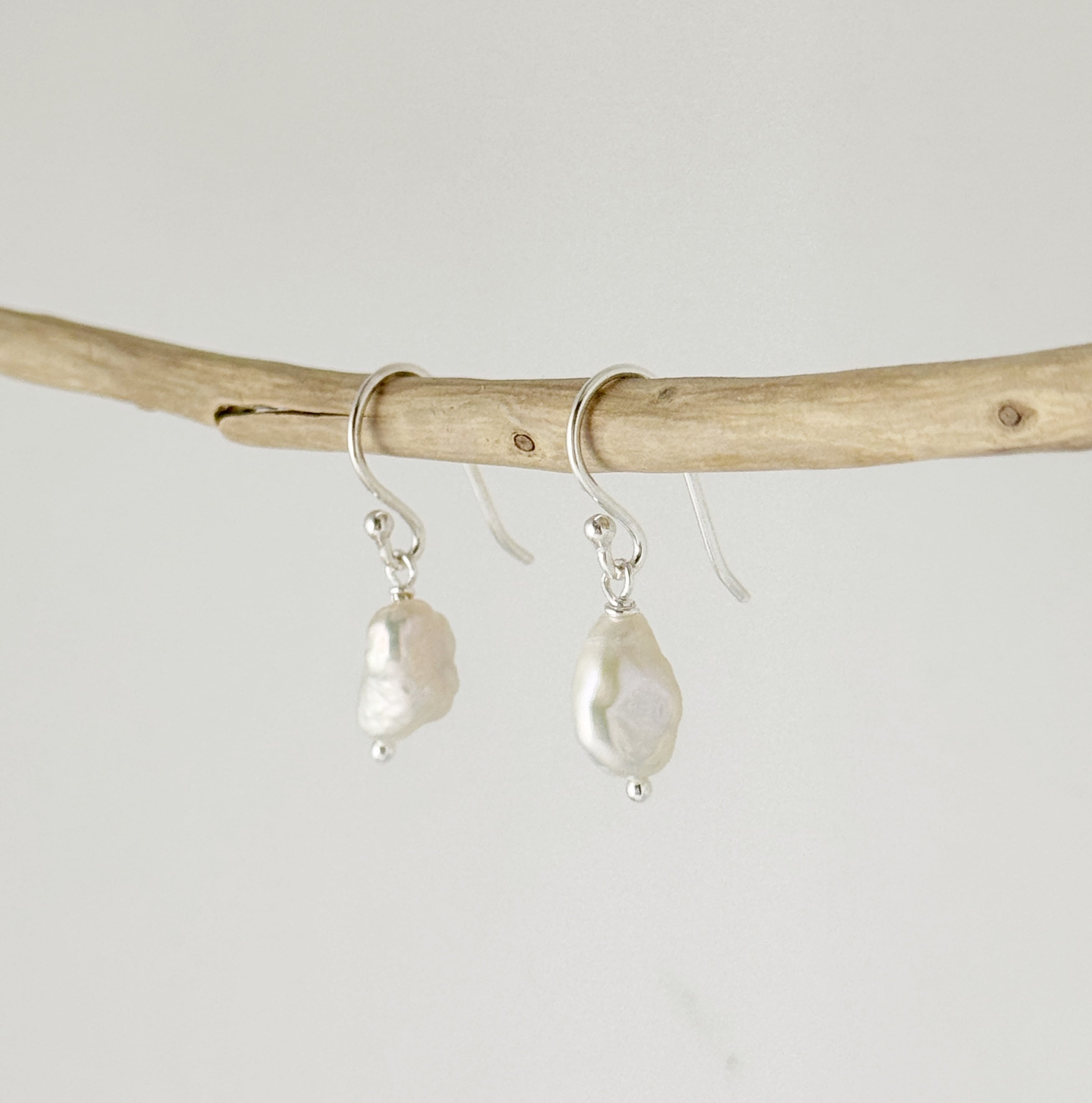 プチ バロック パール シンプル フック ピアス. 小さめピアス
