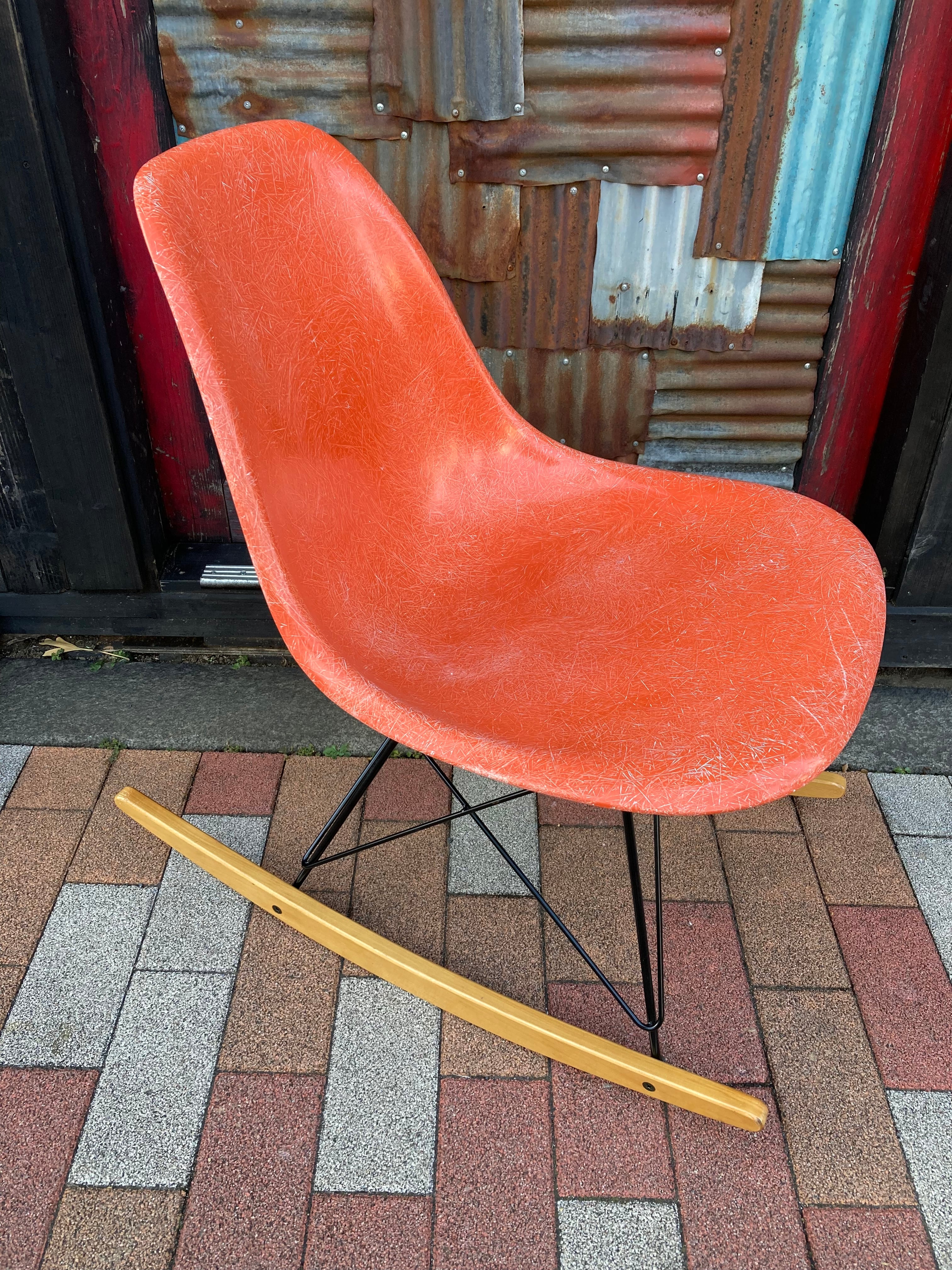 Eames  Herman Miller Rocking chair   (beady antiques)