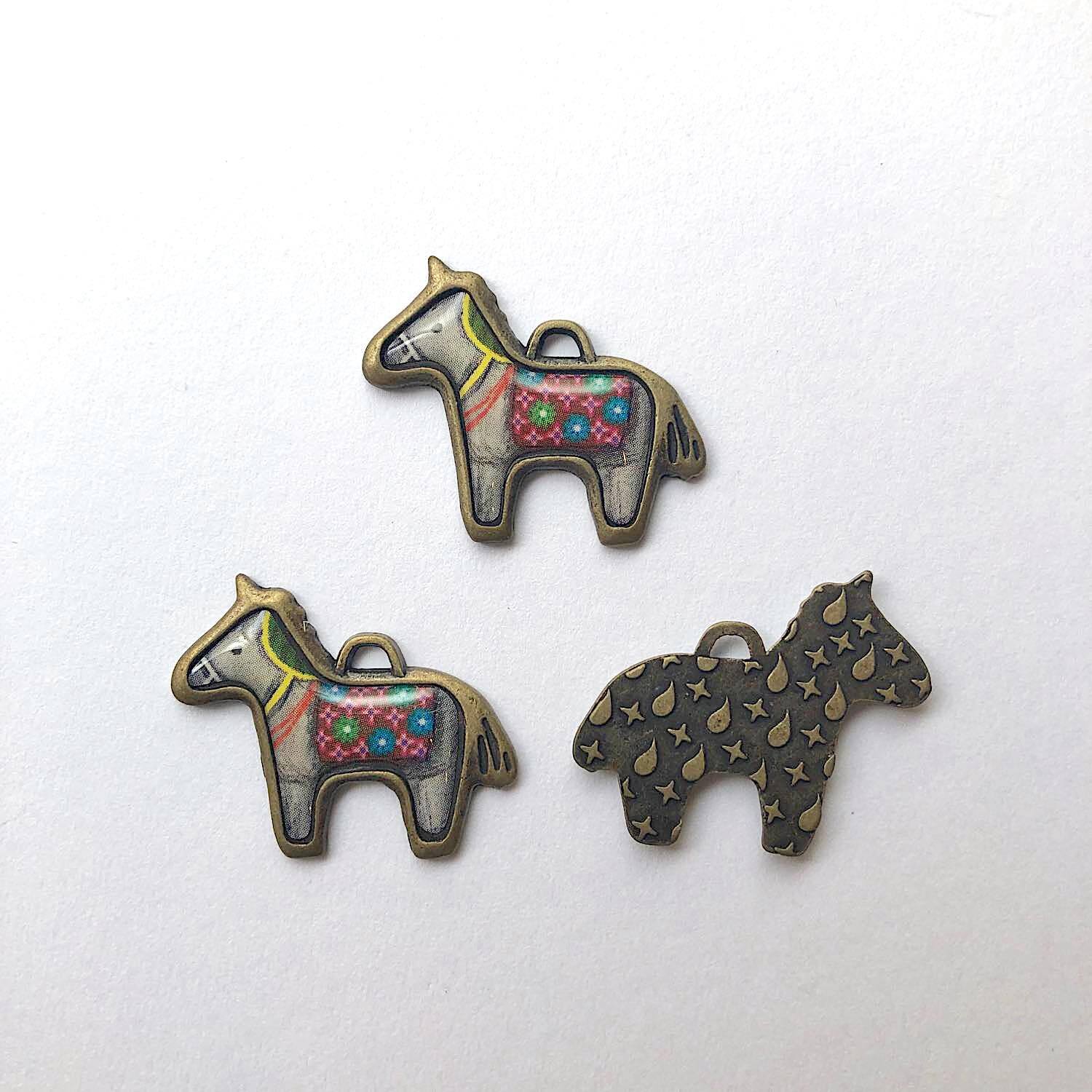 再入荷〉馬のイラストメタルチャーム | Dua-アクセサリーパーツショップ