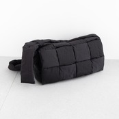 ボッテガヴェネタ パデッド テック カセット ショルダーバッグ ブラック ナイロン