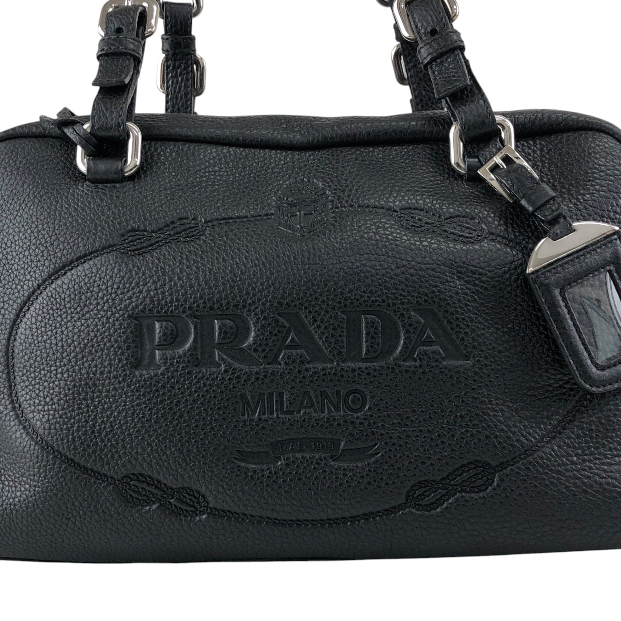 PRADA ブラック ハンドバッグ 中型 PRADA プラダ ハンドバッグ ブラック ロゴ型押し レザー ミニボストン