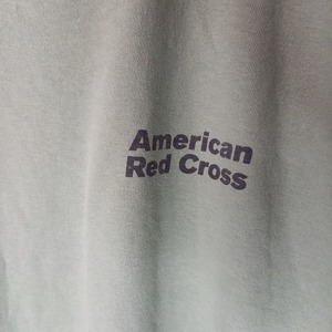 ノーブランド　クルーネック　プリントTシャツ　半袖　背面プリント　くすみグリーン