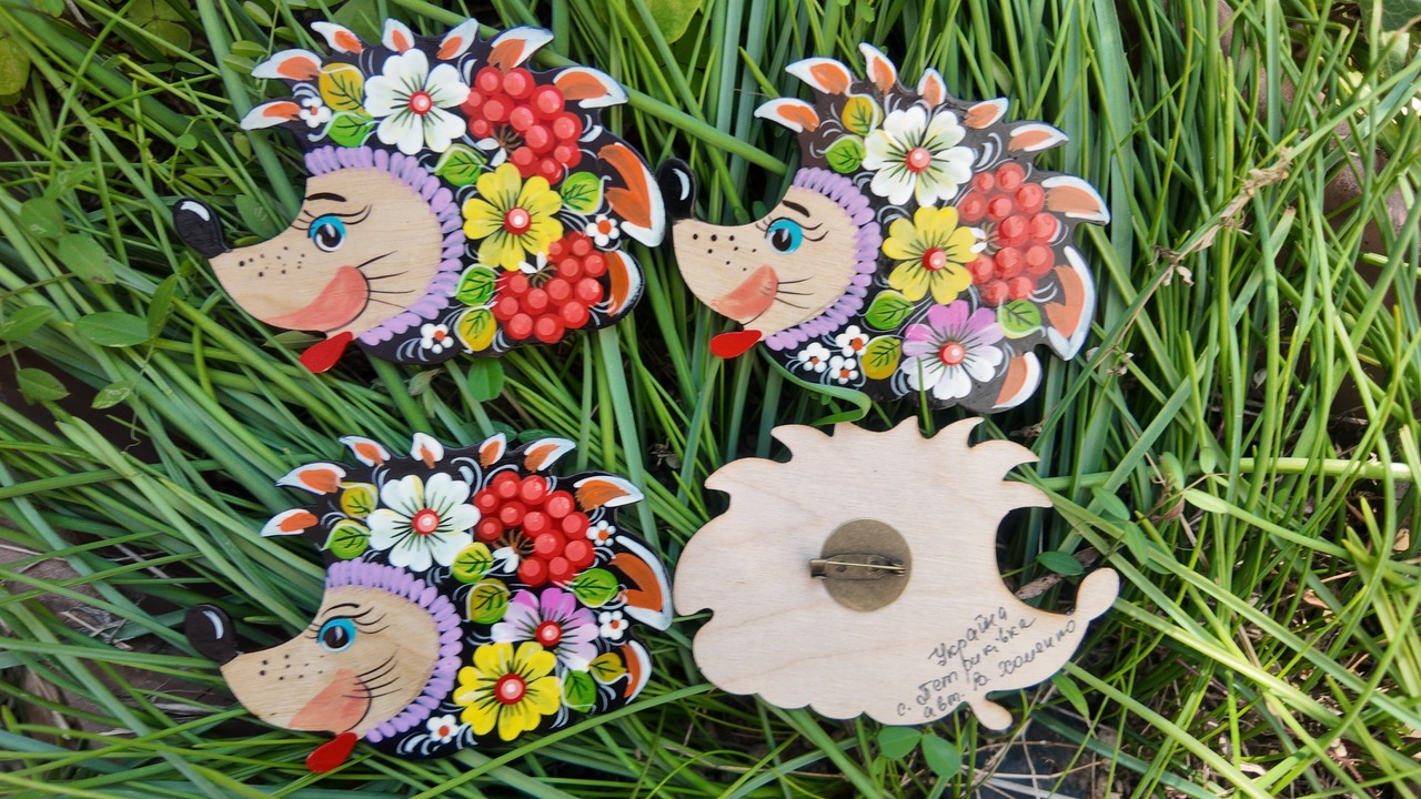 ウクライナ伝統絵画 ペトリキウカ塗り 木製ブローチ（ホメンコ作） - 4