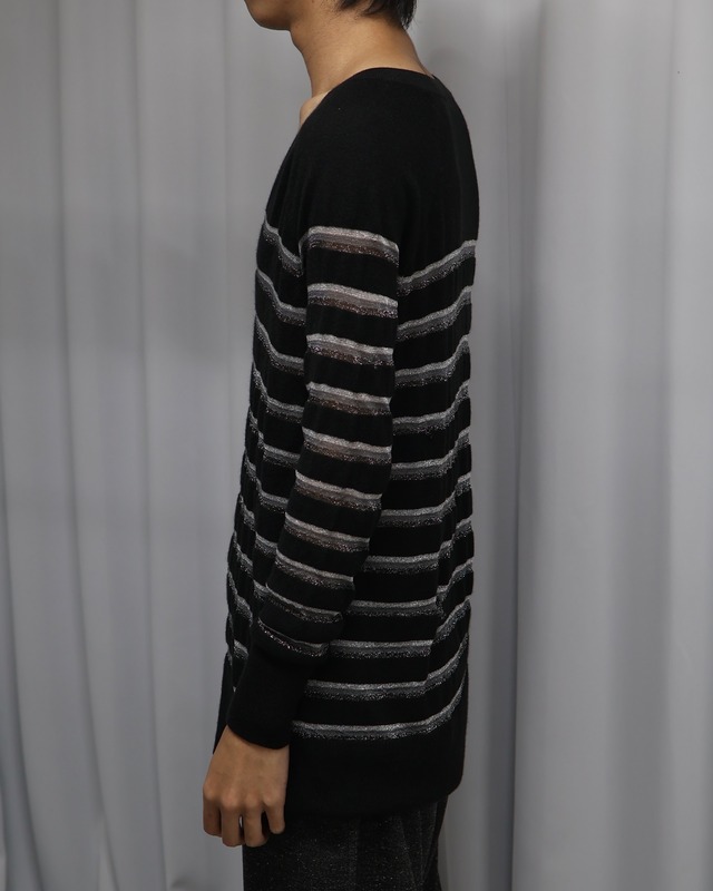 Border sheer v-neck knit