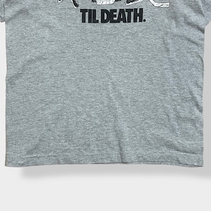 【UNDEFEATED】メキシコ製 プリント TIL DEATH ロゴ Tシャツ イラスト アイスホッケー M 半袖 グレー アンディフィーテッド  us古着