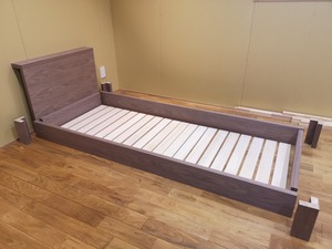 【受注生産】無垢材ウォールナット組み立てベッド