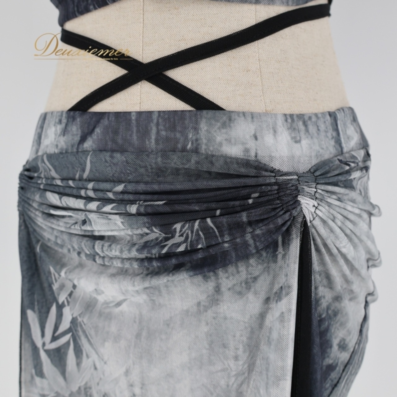 ベリーダンス 衣装 上下セット ブラック系 solana belly レッスン ストレッチ 伸縮 ツーピース セットアップ 練習 かわいい スリット インナーパンツ 葉っぱ柄 シック 柔らかい生地 半袖 落ち着いた色 グレイ系