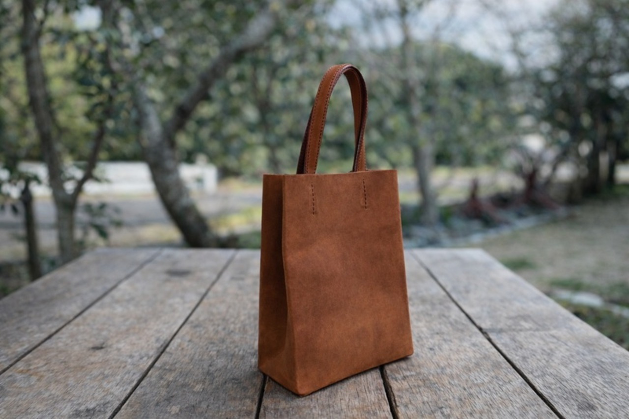 【NEW】牛革の紙袋のような革袋・小さめ