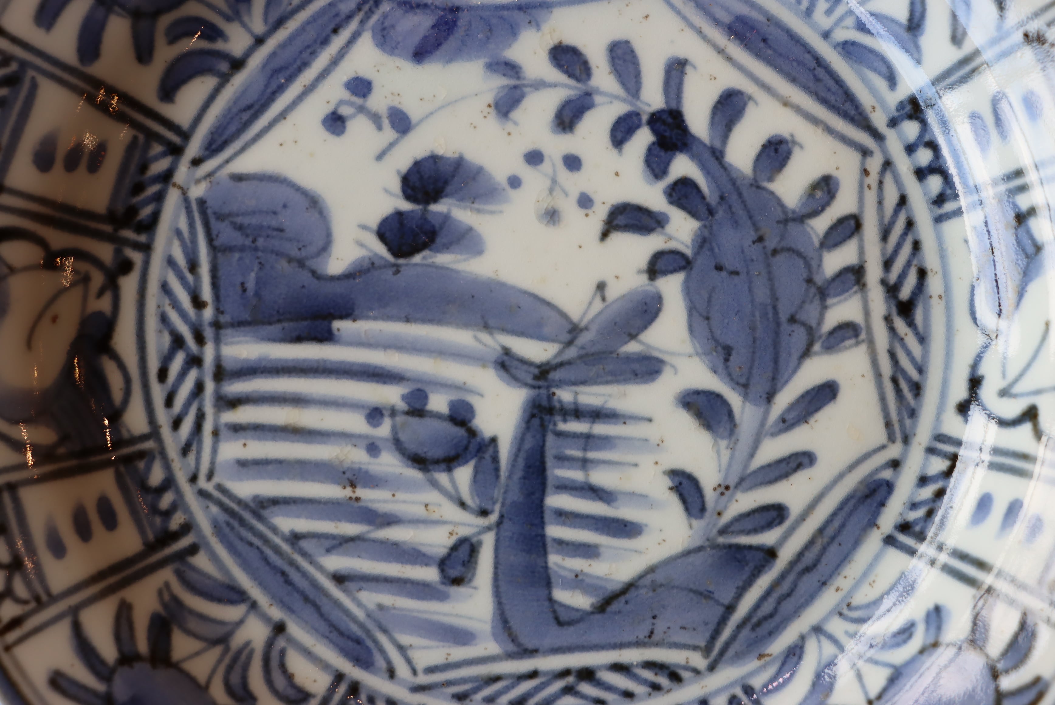 中国美術 染付 枝葉紋 皿 φ27.5cm(ZE791) 染付 芙蓉手 バッタ文 中皿 七寸/Blue and white medium size plate