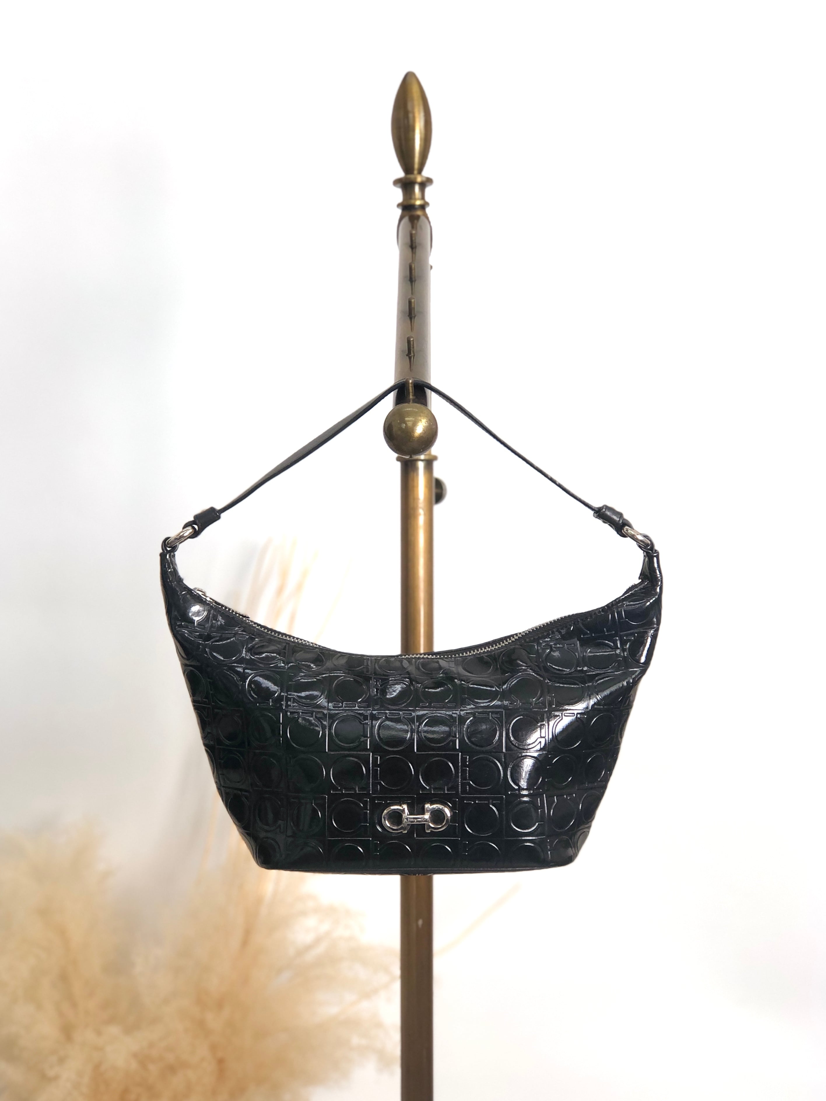 Salvatore Ferragamo サルヴァトーレ フェラガモ ガンチーニ ハンドバッグ ブラック 総柄 エナメル vintage ヴィンテージ オールド 46khvf