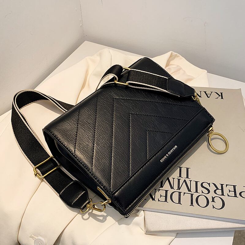 オータムウィンターレッド 秋物 冬物 スクウェア メッセンジャーバッグ Tiancai_Wing_Bag25916512763