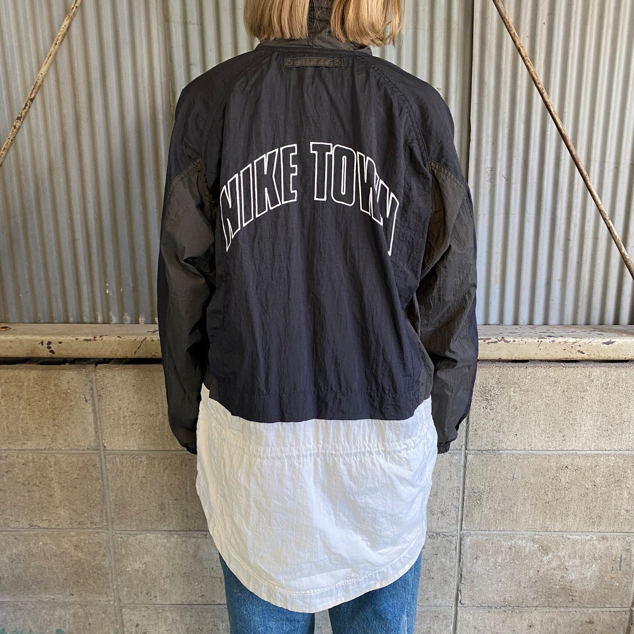 90年代 NIKE ナイキ ”NIKE TOWN” バック刺繍 胸ロゴ ナイロン 