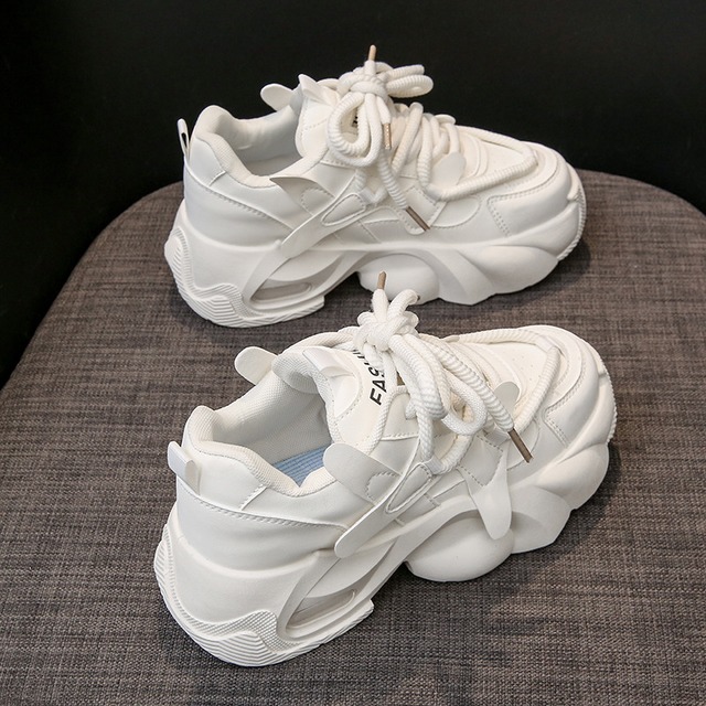 レディース スニーカー ボリューム ダンス 厚底 ラウンドトゥ 甲高 美脚 脚長 厚手 かわいい カジュアル おしゃれ かっこいい レトロ スポーティー ボーイッシュ 主役級 こなれ感 オールシーズン 無地 通学 デート お出かけ アウトドア 旅行 公園 ジム ショッピング カフェ デイリー 普段使い 韓国 高見え モテ 22.5cm 23.0cm 23.5cm 24.0cm 24.5cm 25.0cm 小さい 大きい ベーシックカラー カラバリ