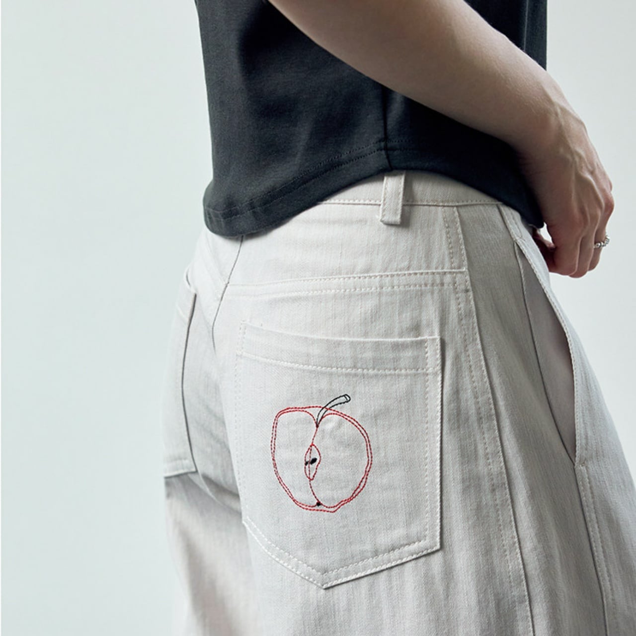 アップルエンブロイダリーバレルレッグパンツ A02213