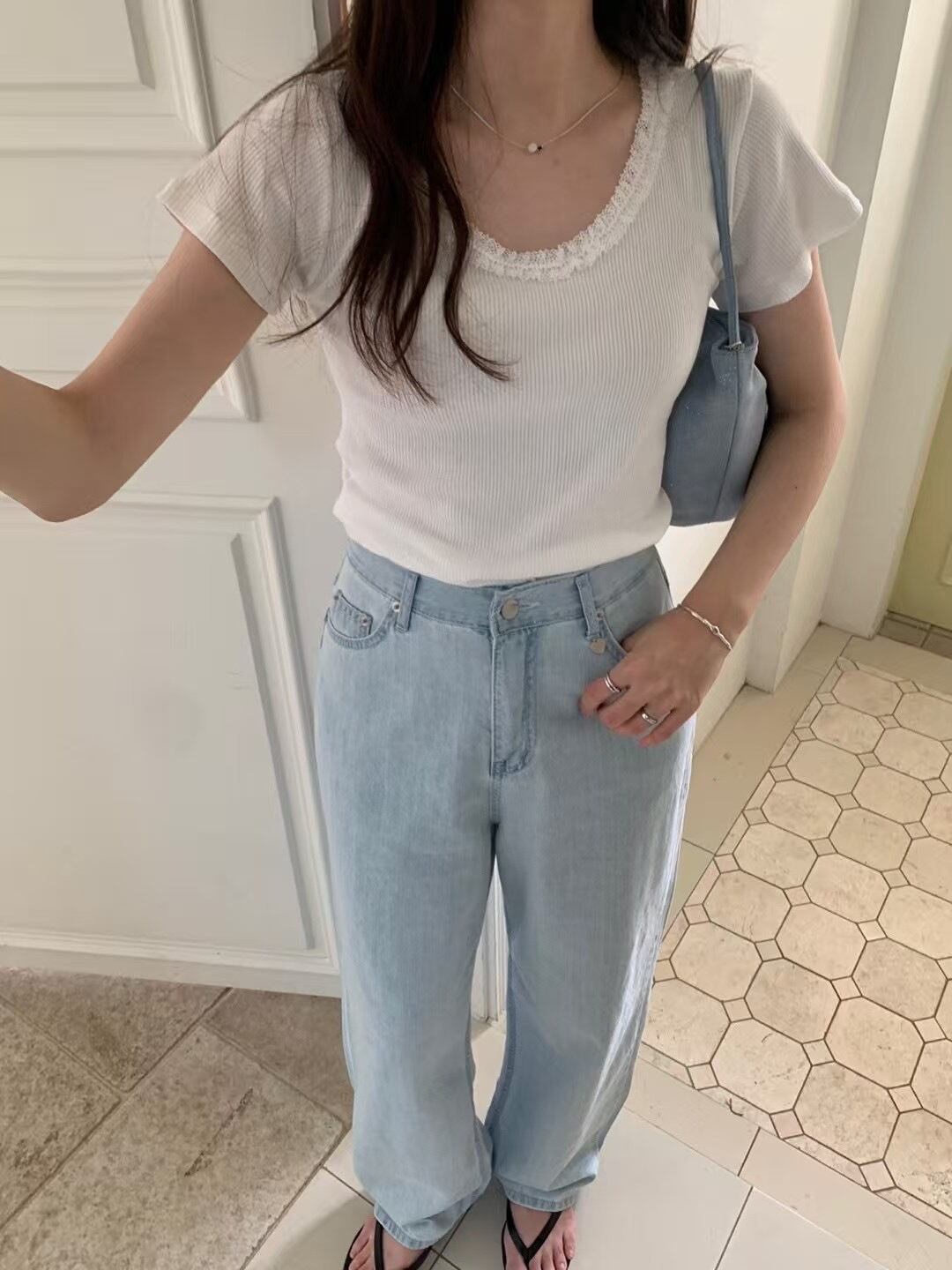 (即納)P.Y.T / Blooming u-neck tee / ivory