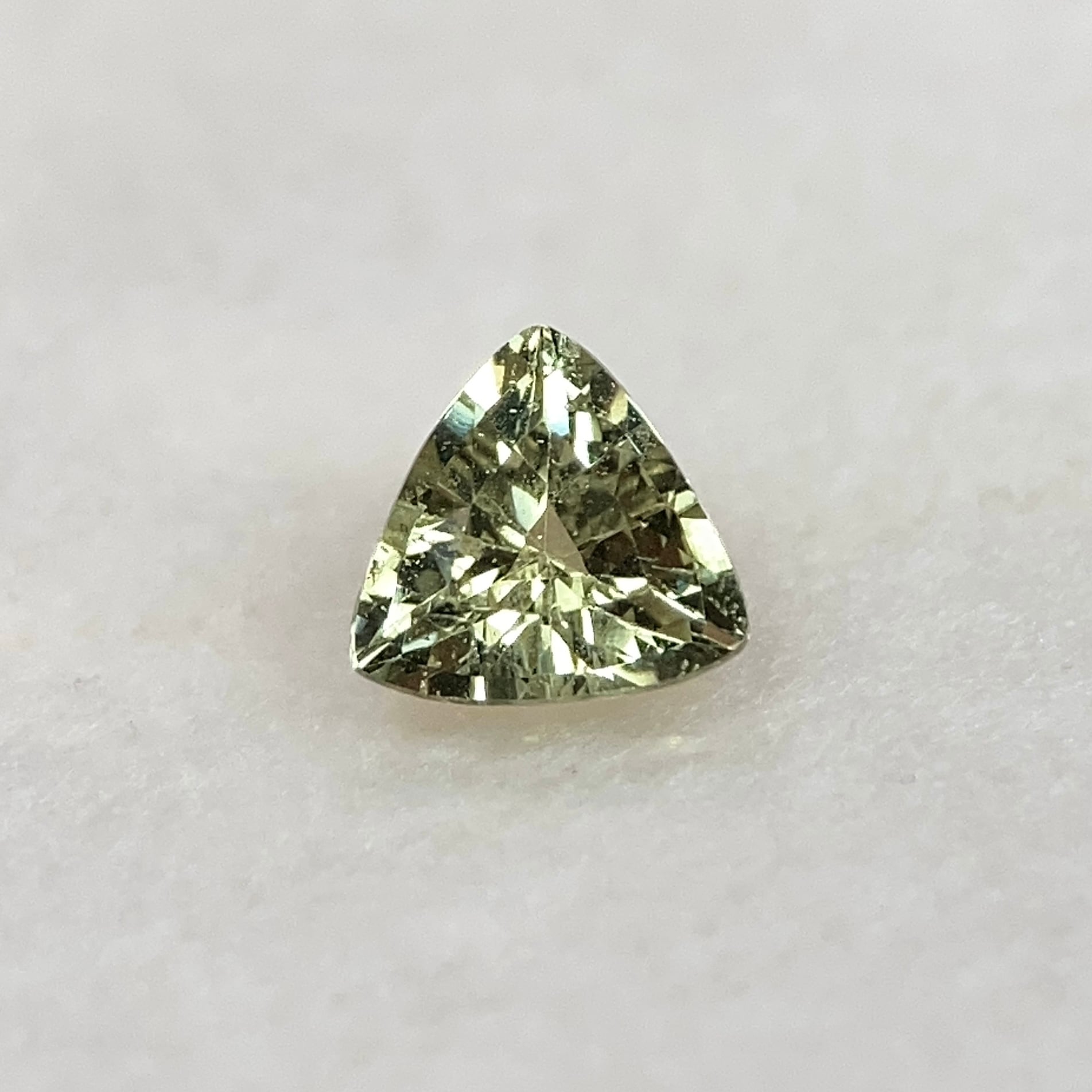 サファイア 0.432ct イエローグリーン 簡易ソーティング付き No.199