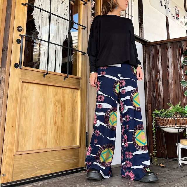 美シルエット薄手ニットワイドパンツ