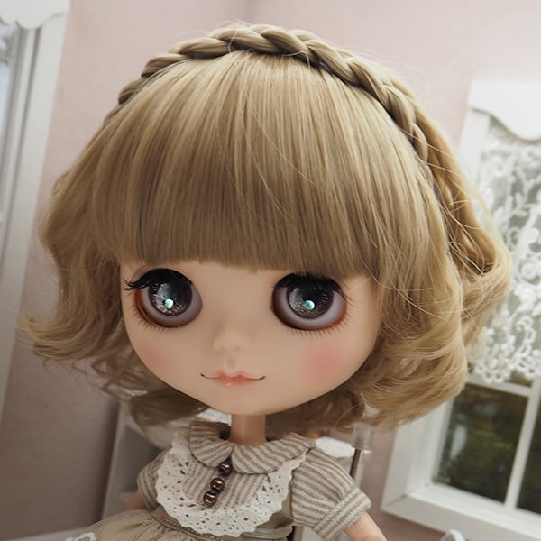 blythe _wm-106シャイニーベージュ✨ミディサイズチベットラムウィッグ