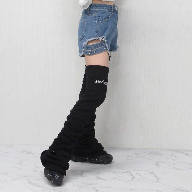 Sideガーターベルトデザイン 肌見せ デニム ショートパンツ Sideガーターベルトデザイン 肌見せ デニム ショートパンツ