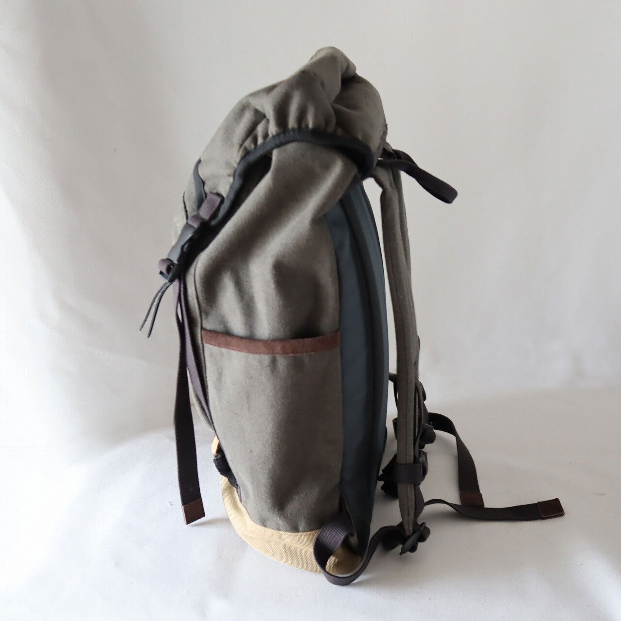 【Deadstock Item】バックパック / Top-flap Draw Backpack/ スミクロ×ゴールデンカーキ・ボトム