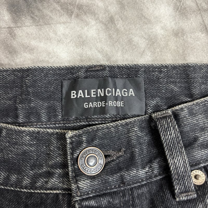 BALENCIAGA ウォッシュド デニム トラック ジャケット BALENCIAGA ウォッシュド デニム トラック ジャケット