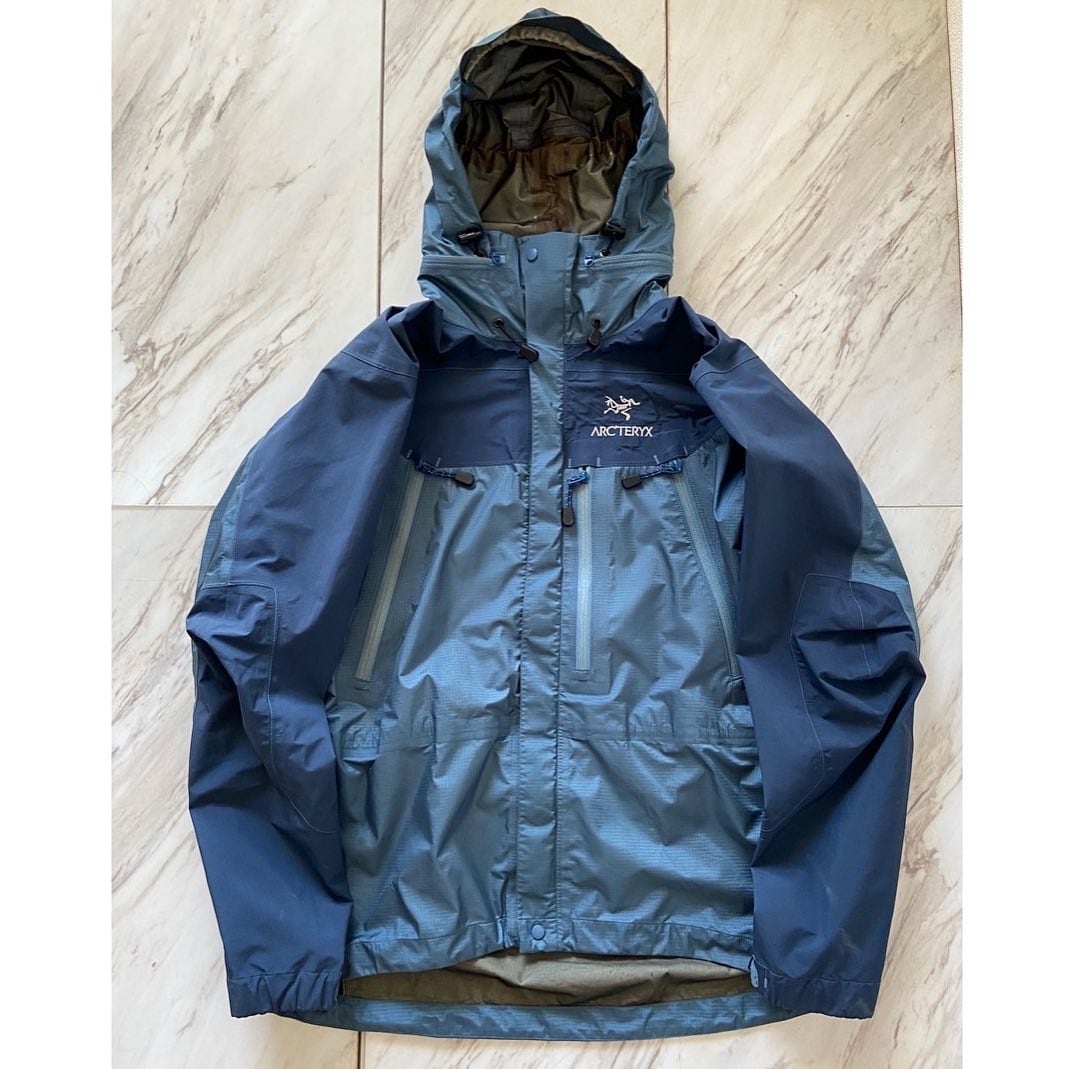 90s 初期 made in canada ARC'TERYX⁡ light blue Theta LT jacket ...