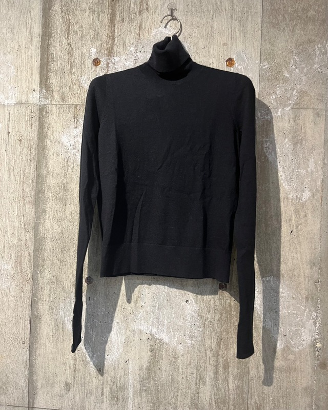 【co】SLIM TURTLENECK SWEATER