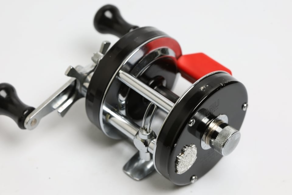 本日の入荷はこちらアンバサダー5600Cの赤ベロです。 | タックル