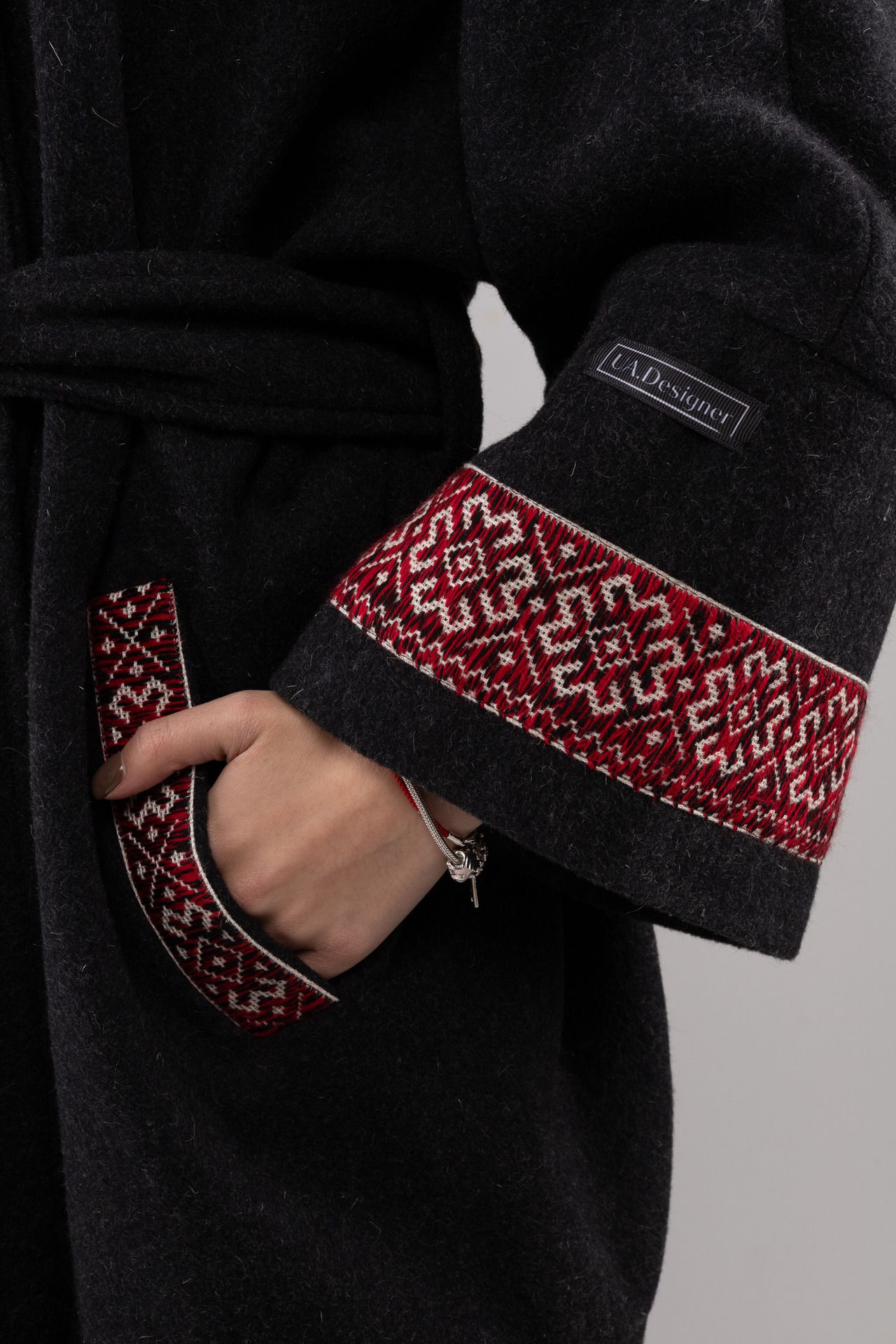 ウクライナ産プレミアムウール100%セミロングコート（黒）平行縫い　手刺繍 - 15