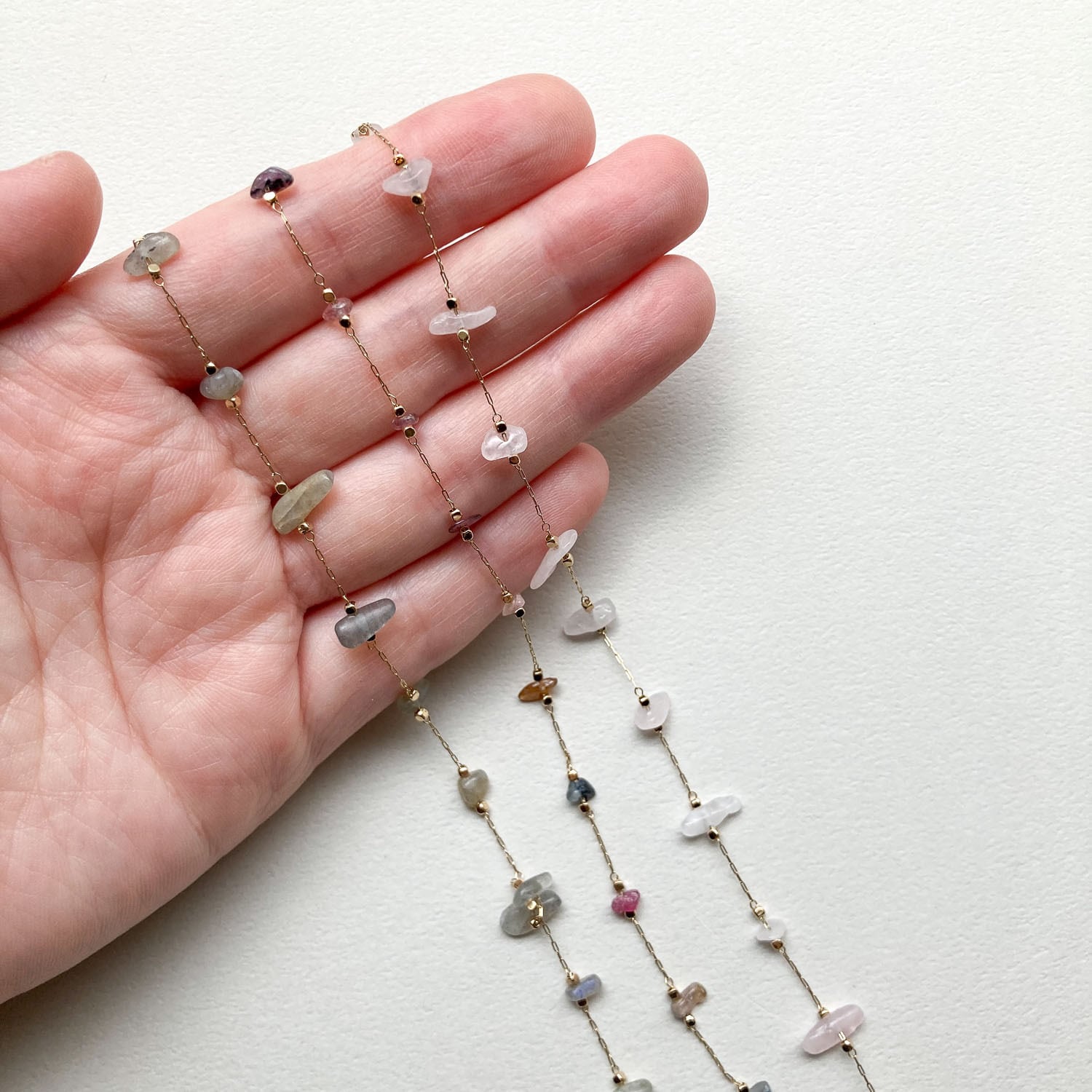 天然素材　アクセサリーまとめて 天然シェルのしずく型チャームー ゴールド 4個 メタルパーツ 貝 天然