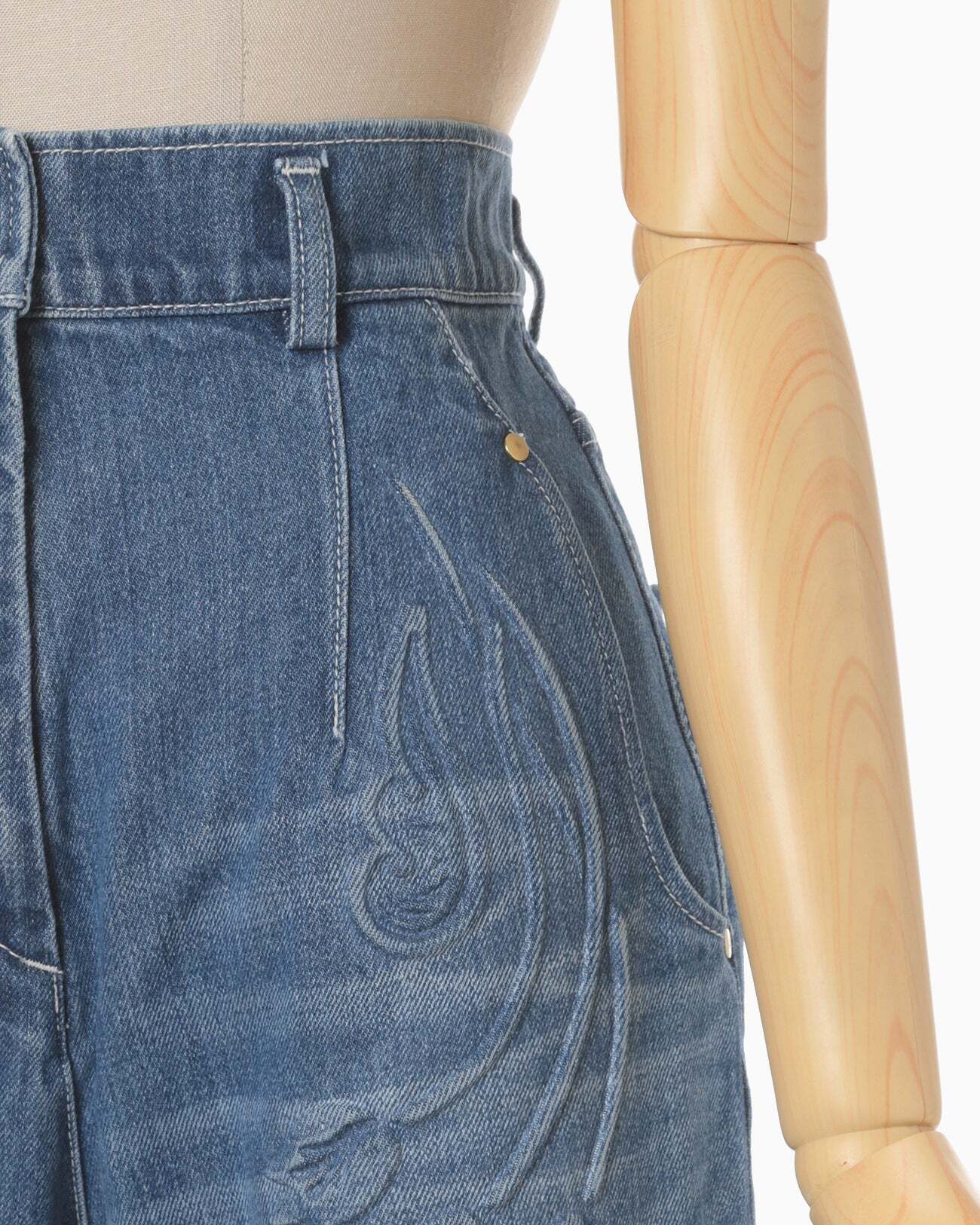 mamekurogouchi デニム　エンボス Mame Kurogouchi】Floral Embossed Flare Jeans MM24SS-PT026