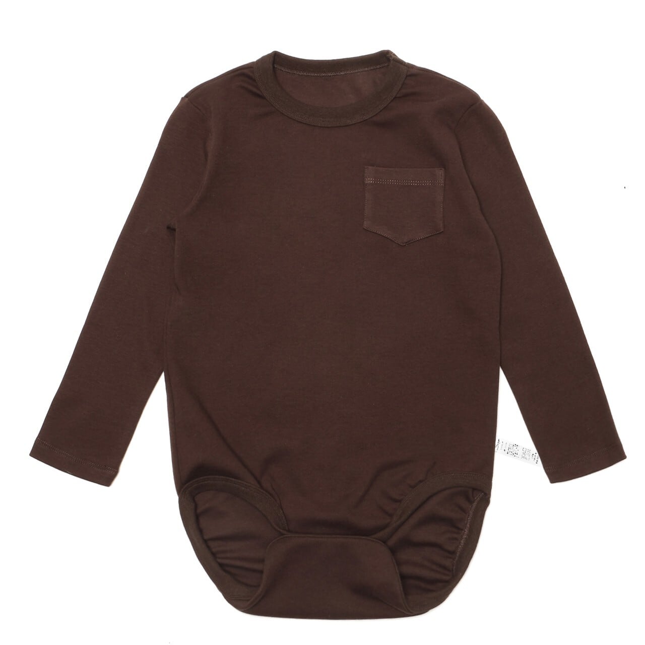 発達がゆっくりなキッズ向け 大きめロンパース 長そで 胸ポケット付き こげ茶色 サイズ110 タグ外側 日本国内縫製
