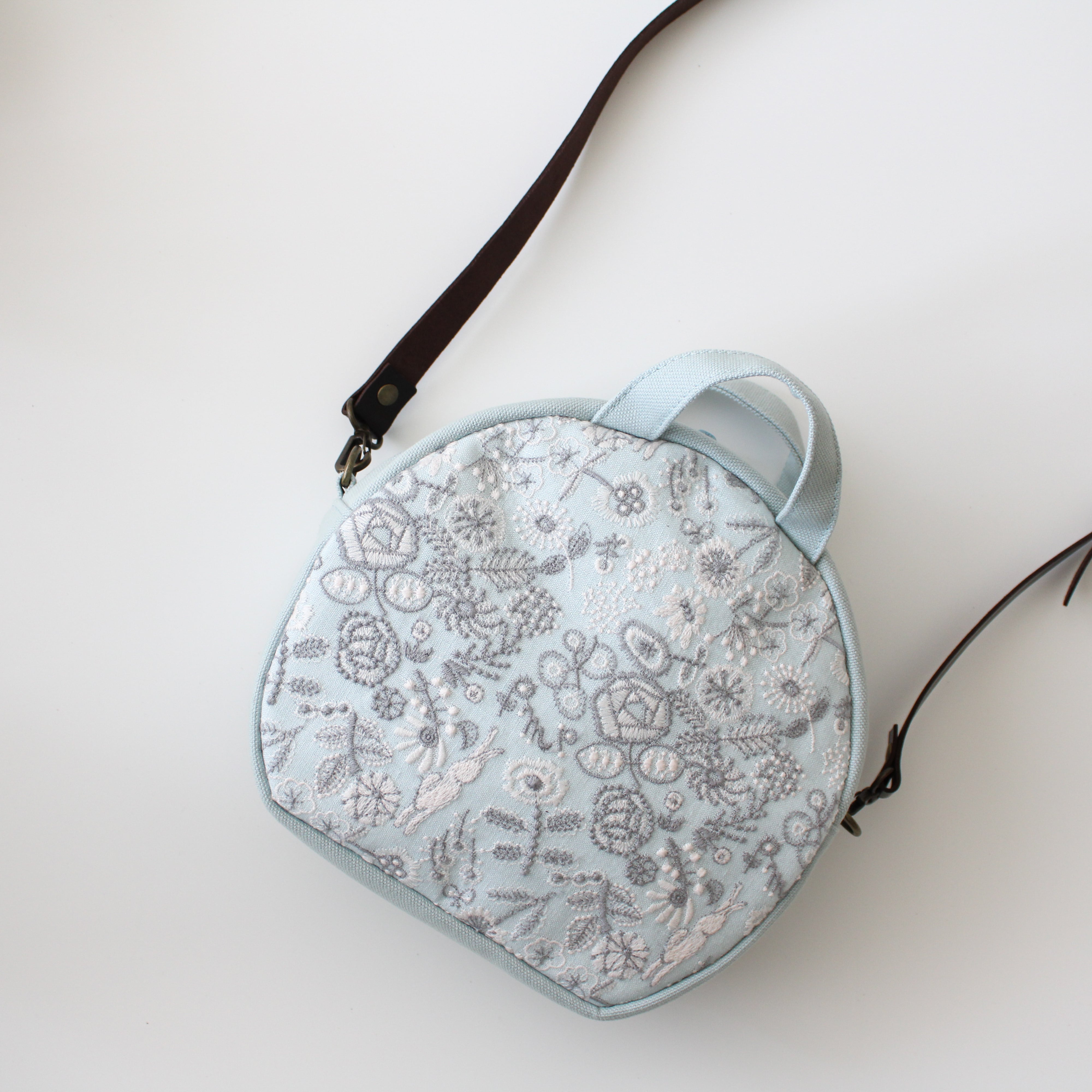 半月ポシェット celebrate light blue | Litta 