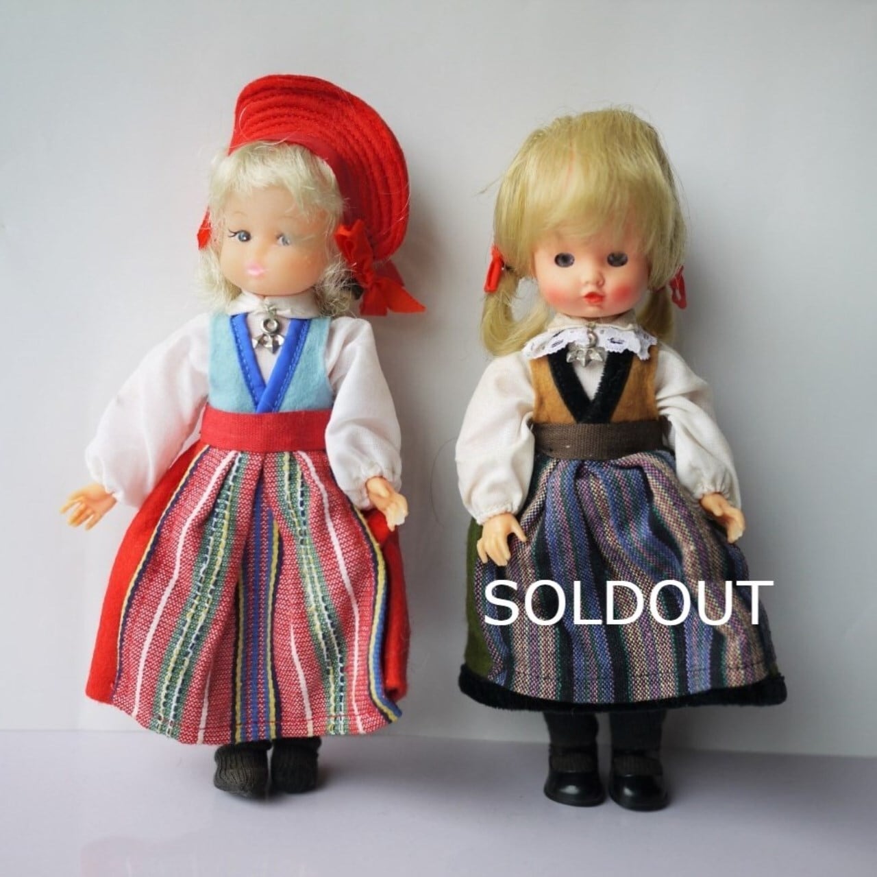 民族衣装を着たお人形 フォークロア 北欧