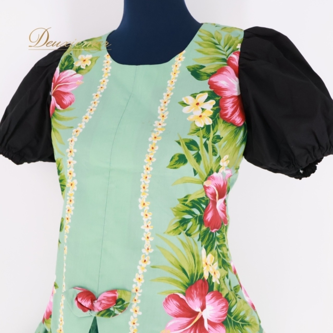 フラダンス 衣装 ツーピース セットアップ 上下セット グリーン系 ハイビスカス柄 モンステラ柄 トロピカル柄 花柄 緑 赤 白 黄 ピンク系 レッド系 ホワイト系 イエロー系 かわいい ハワイアンプリント アロハ トロピカルスタイル 夏服 パーティー衣装 フラダンス用 かわいいデザイン ウエストゴム 花柄デザイン アロハシャツ リゾート ファッション おしゃれ 軽やか カジュアルスタイル レディースファッション