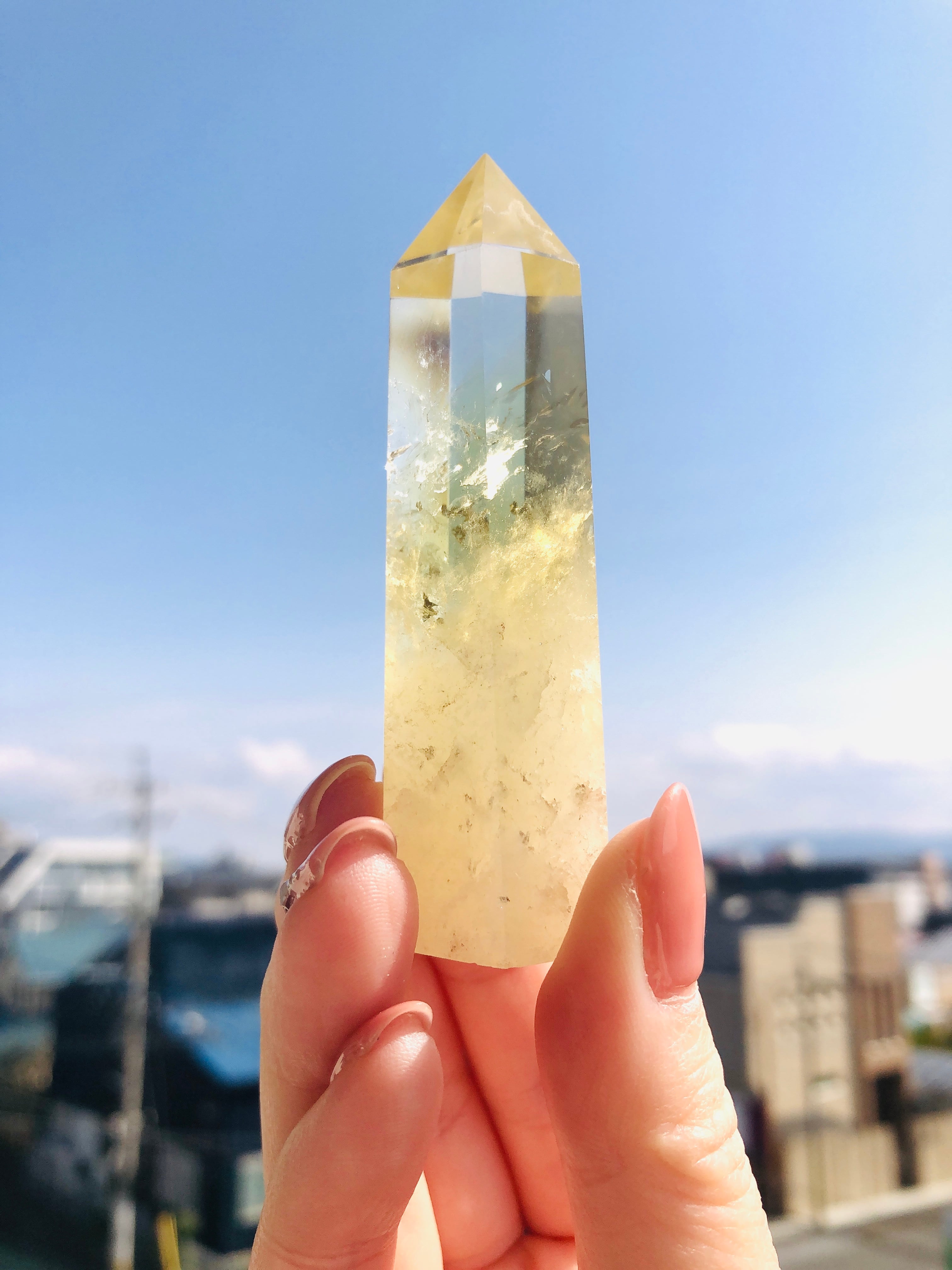 繁栄や富をもたらす石！シトリンの大きな塊(虹入り) | 虹色の星
