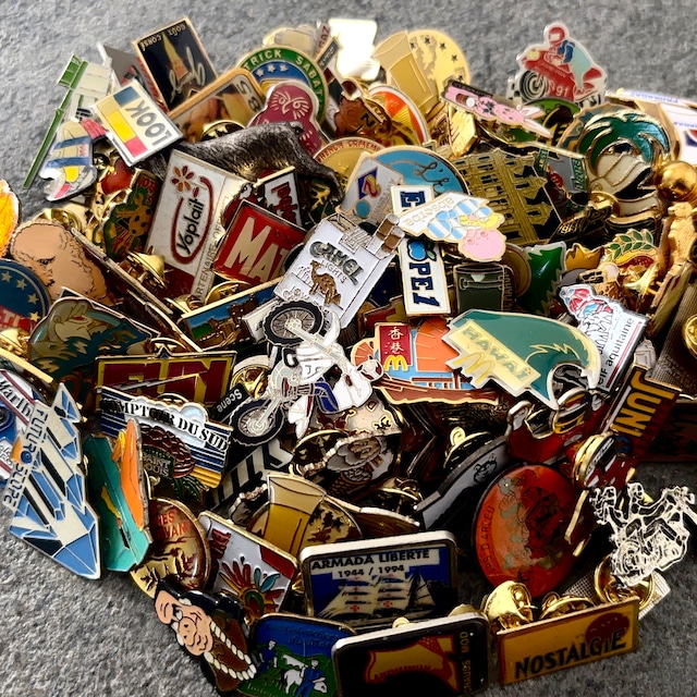 100個  フランス雑貨 ヴィンテージ  ピンバッジ ピンズ France pins  Pin badge vintage 古着 通販 リメイク ブローチ  アタッチメント付属 雑貨 2605005-2605027-1