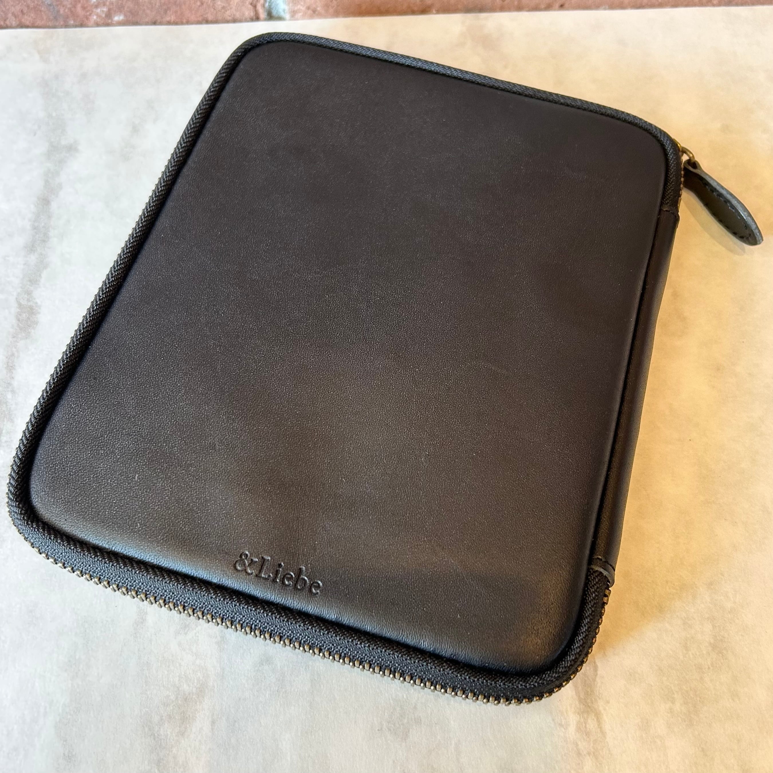 ＆Liebe「開くたび、ときめく 文具ポーチ（栃木レザー）」／5本差し