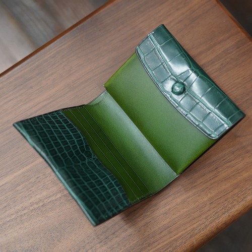 カンダミサコ　小銭入れ付二つ折り財布　クロコダイルセンター取り（内装ブッテーロ）　グリーン