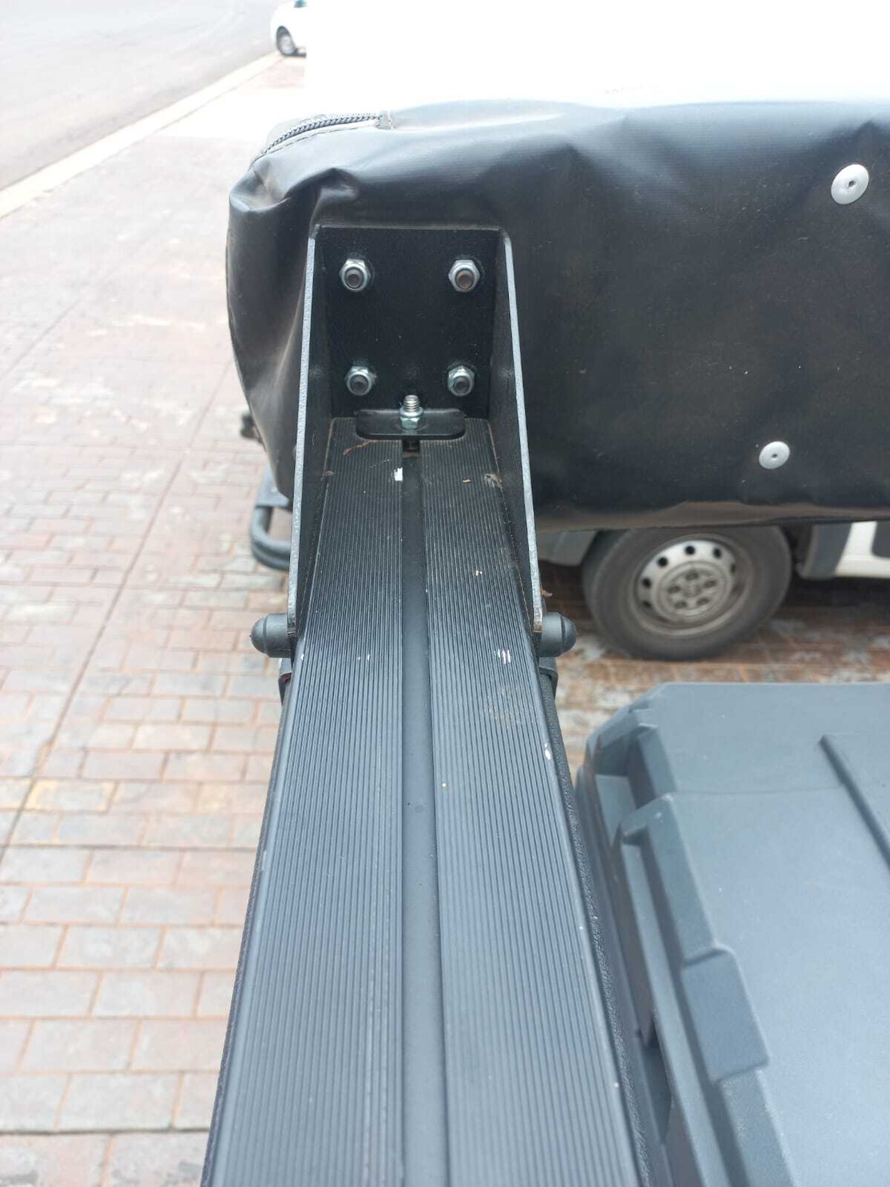 Awning to Load Bar Bracket（2個入）
