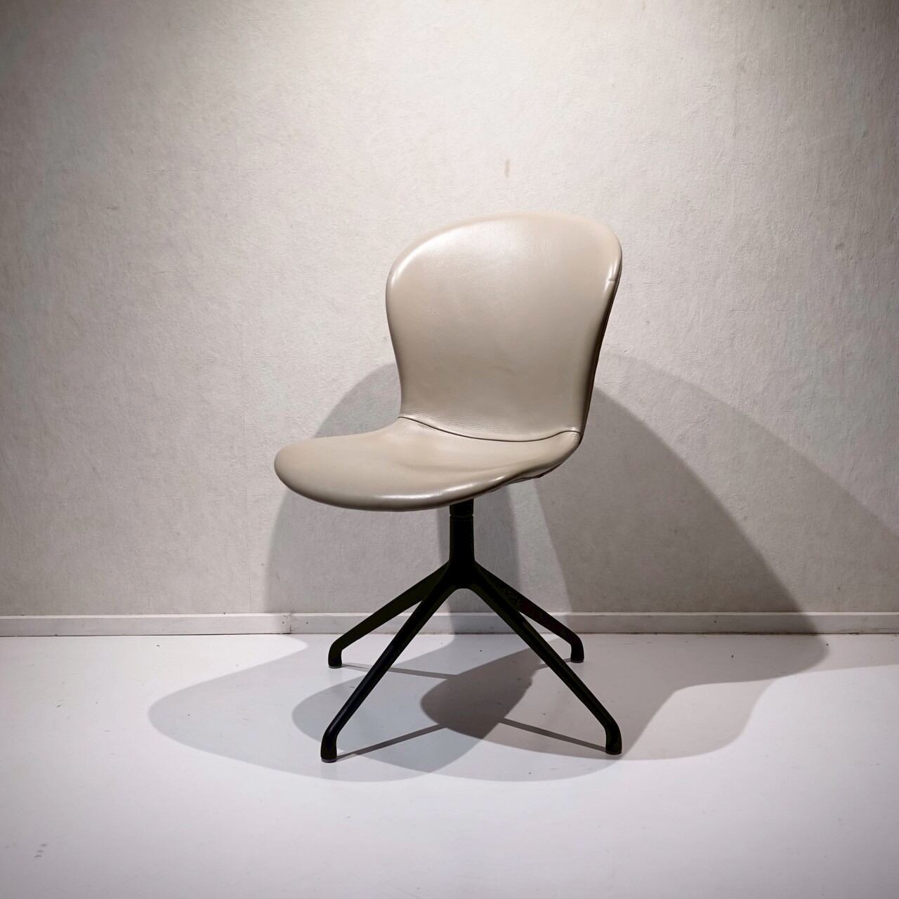 ボーコンセプト Bo Concept 北欧 家具 椅子 レザー 本革 チェア 京都 4