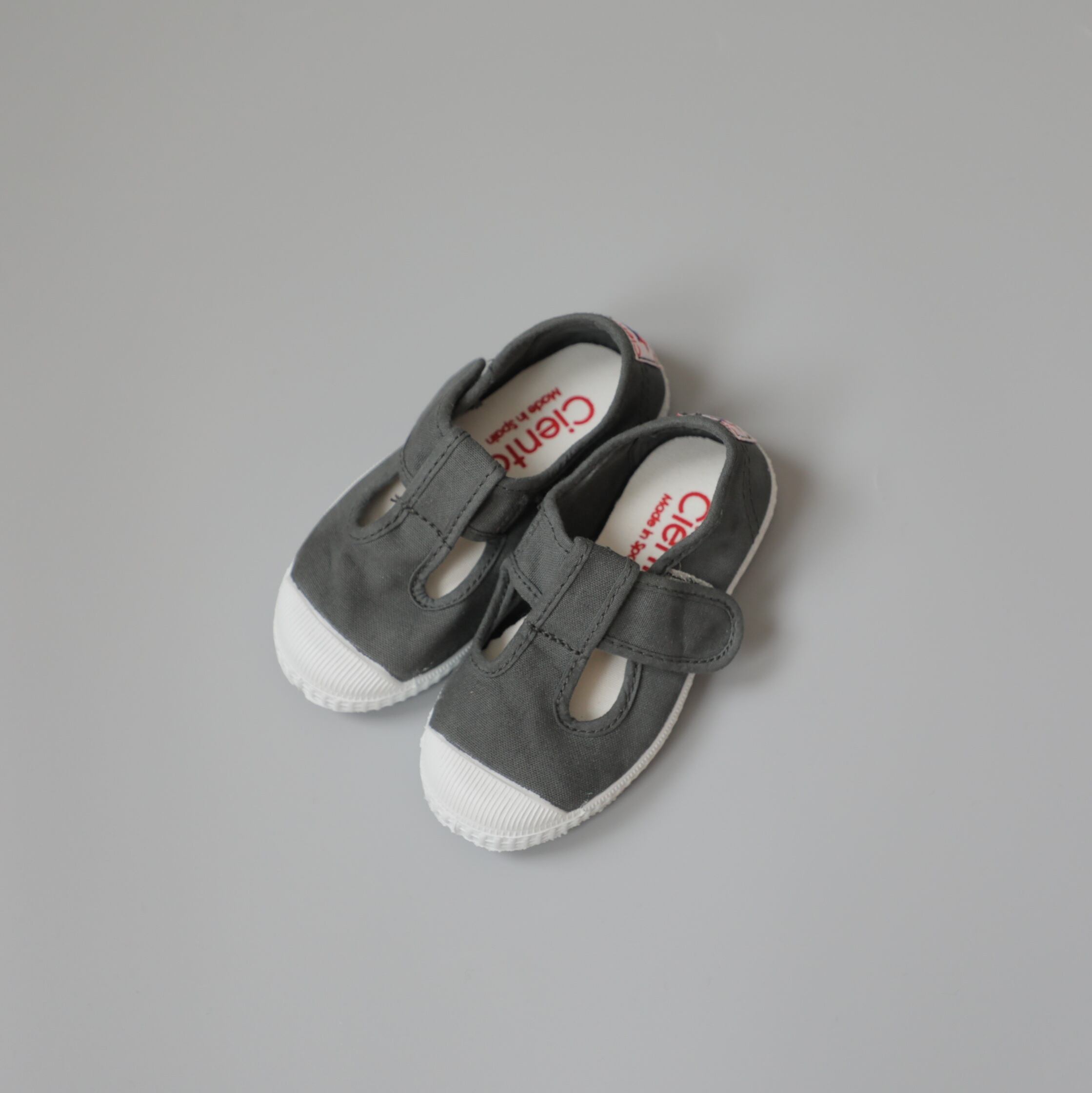 cienta(シエンタ)/ Tストラップシューズ / Antracita(ダークグレー) / 12.5cm〜19cm