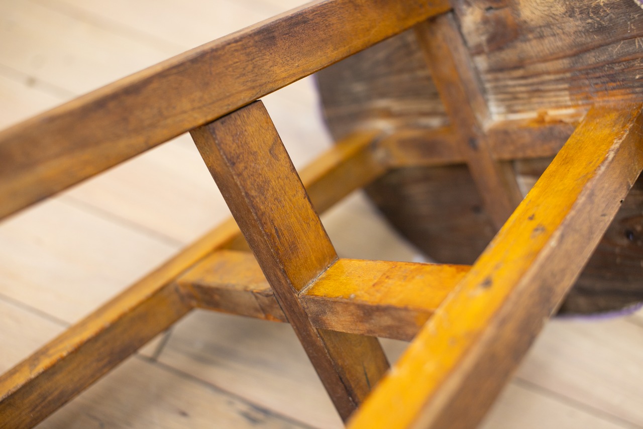GOOD LUCK CHAIR 006